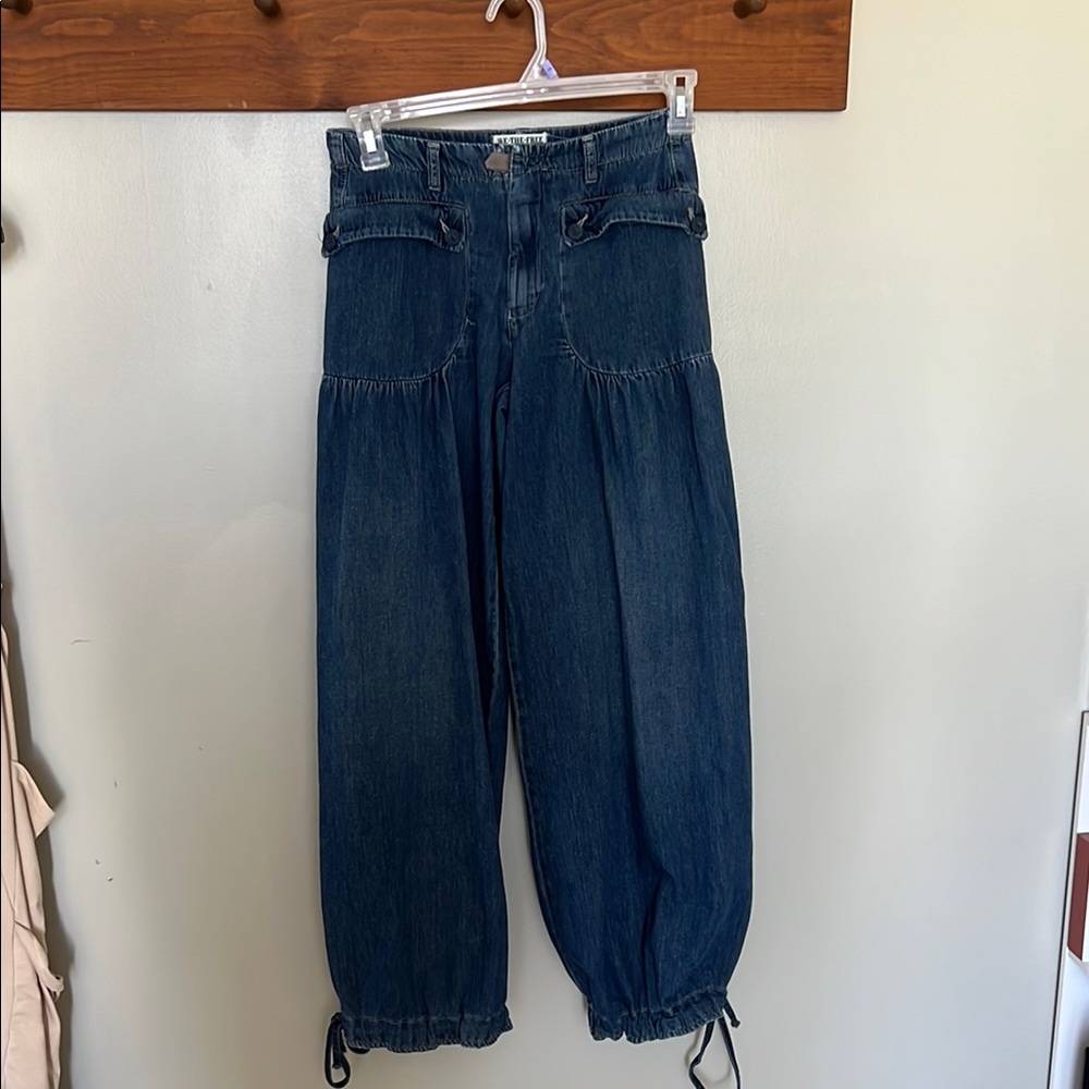 We The Free Lotus jeans
Size 27
W- 14 inches 
Inseam 31 inches